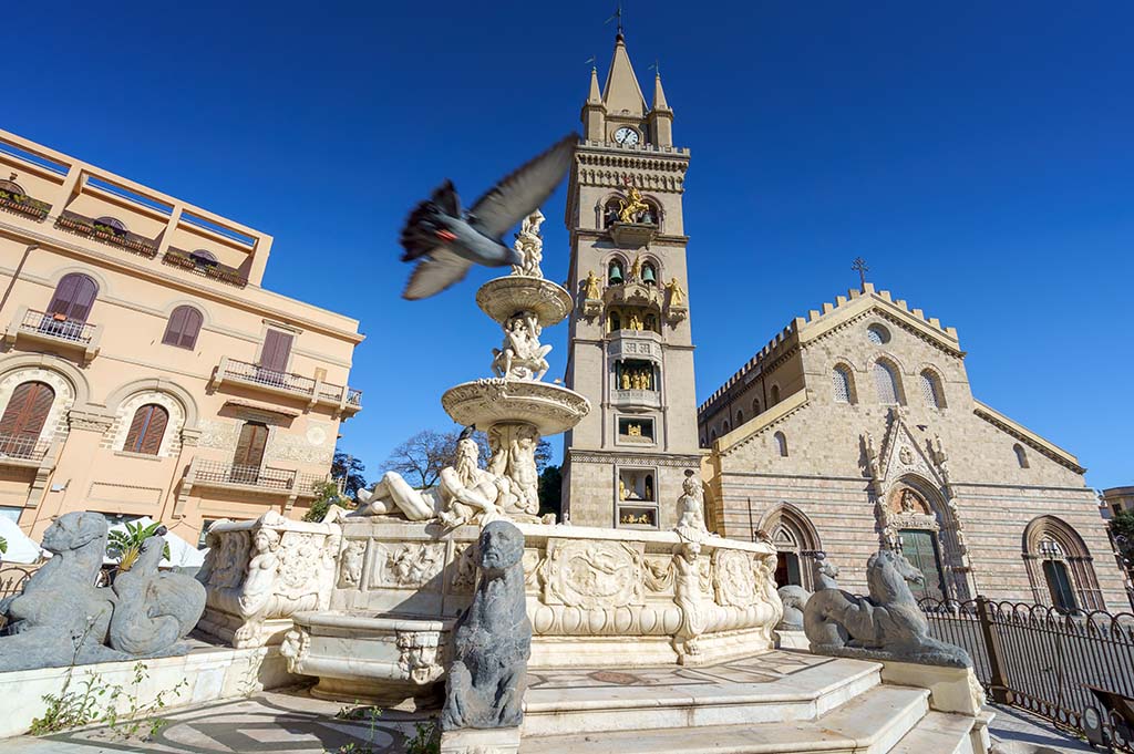 duomo di messina con fontana di orione